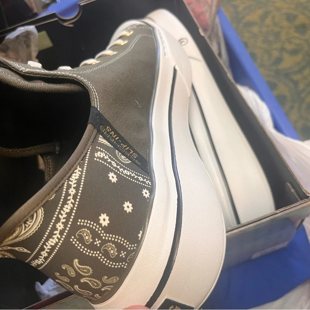 Skechers x Snoop Dogg Limited Edition Sneakers - Picture 9 of 10